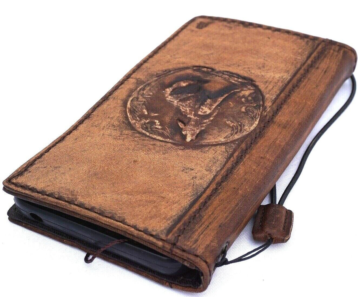 Handmade Leather Galaxy Phone Case: Wolf Stamping, Wallet Design