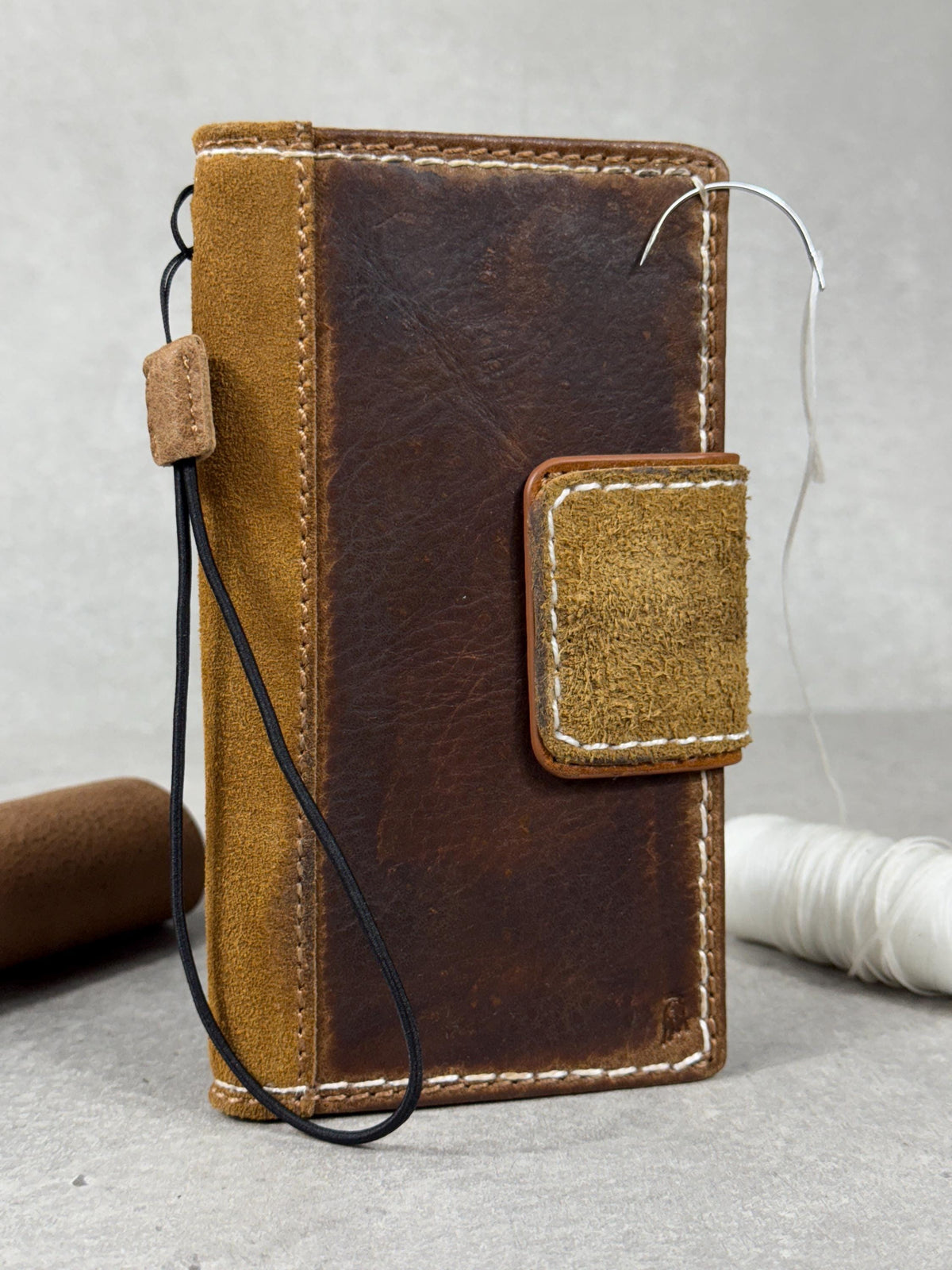 Handmade Leather Wallet Case for Google Pixel: Vintage Magnetic Card Holder