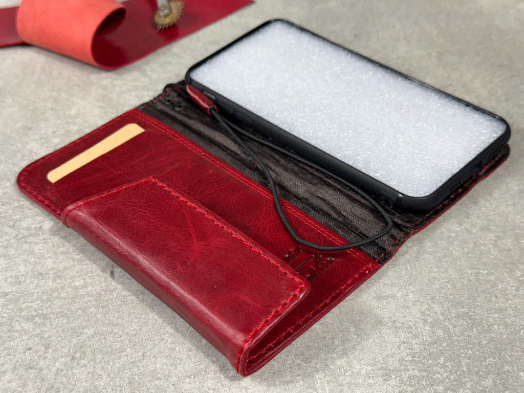 Genuine Leather Galaxy S22 S23 S24 Ultra Wallet Case: Red Heart