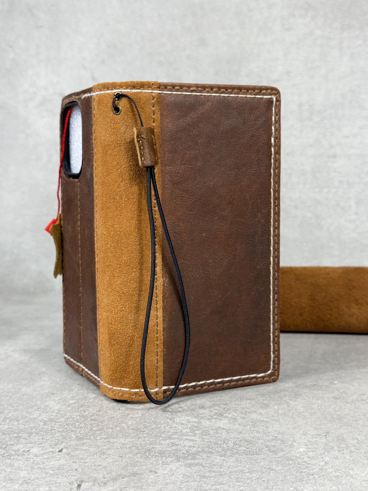 Handmade Leather Wallet Case for Google Pixel: Vintage Magnetic Card Holder