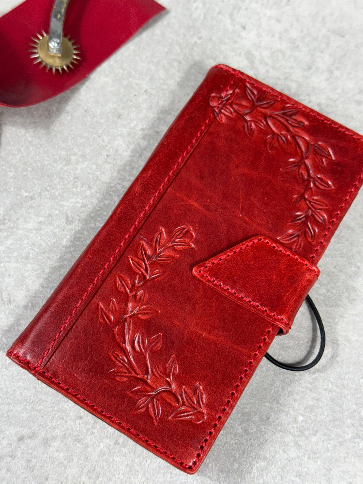 Red Leather Wallet Case for Google Pixel: Vintage Magnetic Card Holder
