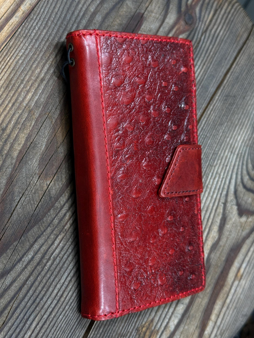 Ostrich Style Leather iPhone 17 Wallet Case: Vintage Book Design