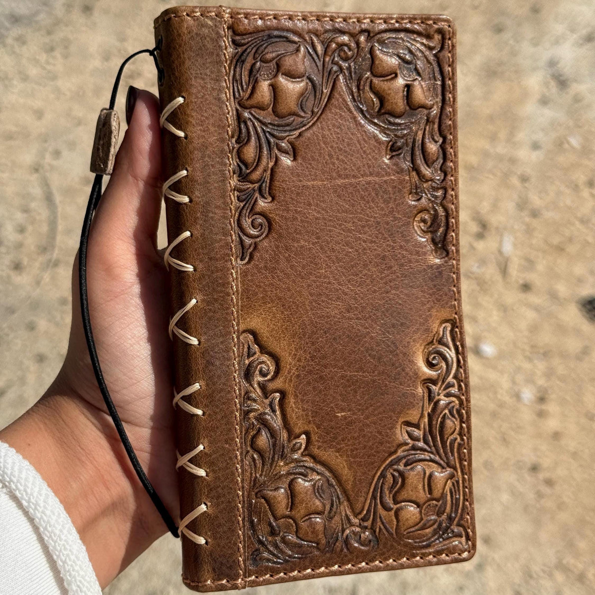 Vintage Leather iPhone 17 Wallet Case: Book Style, Card Slots
