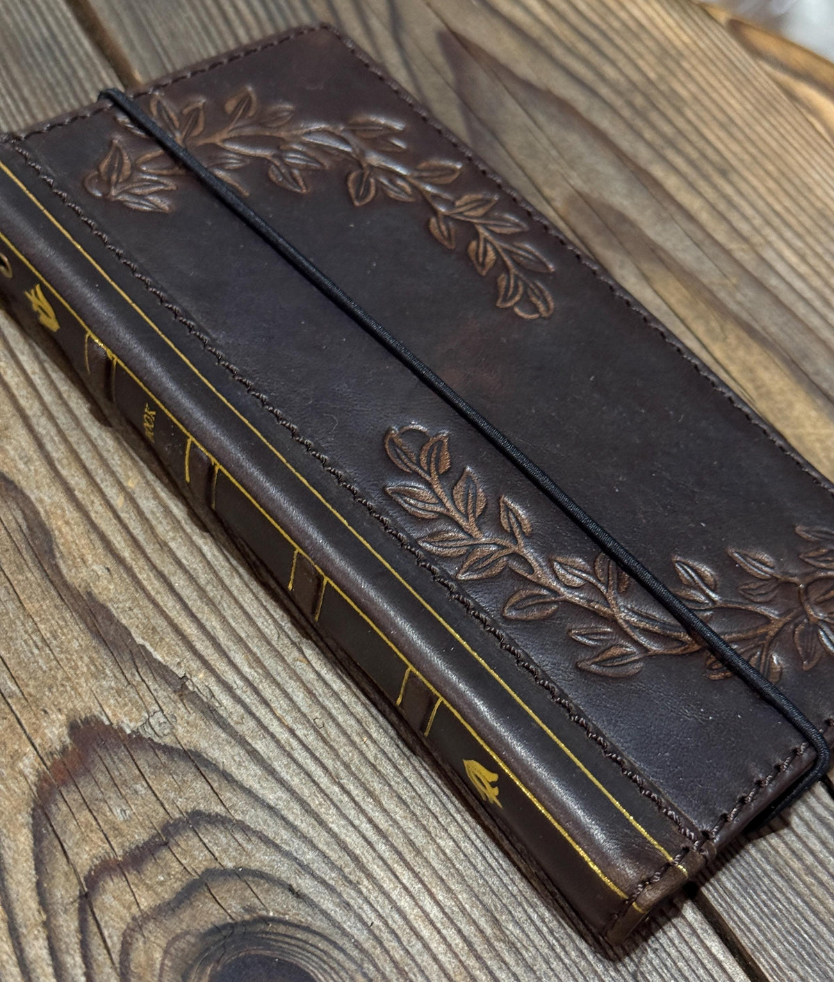 Handmade Leather Wallet Phone Case: Royal Book Design