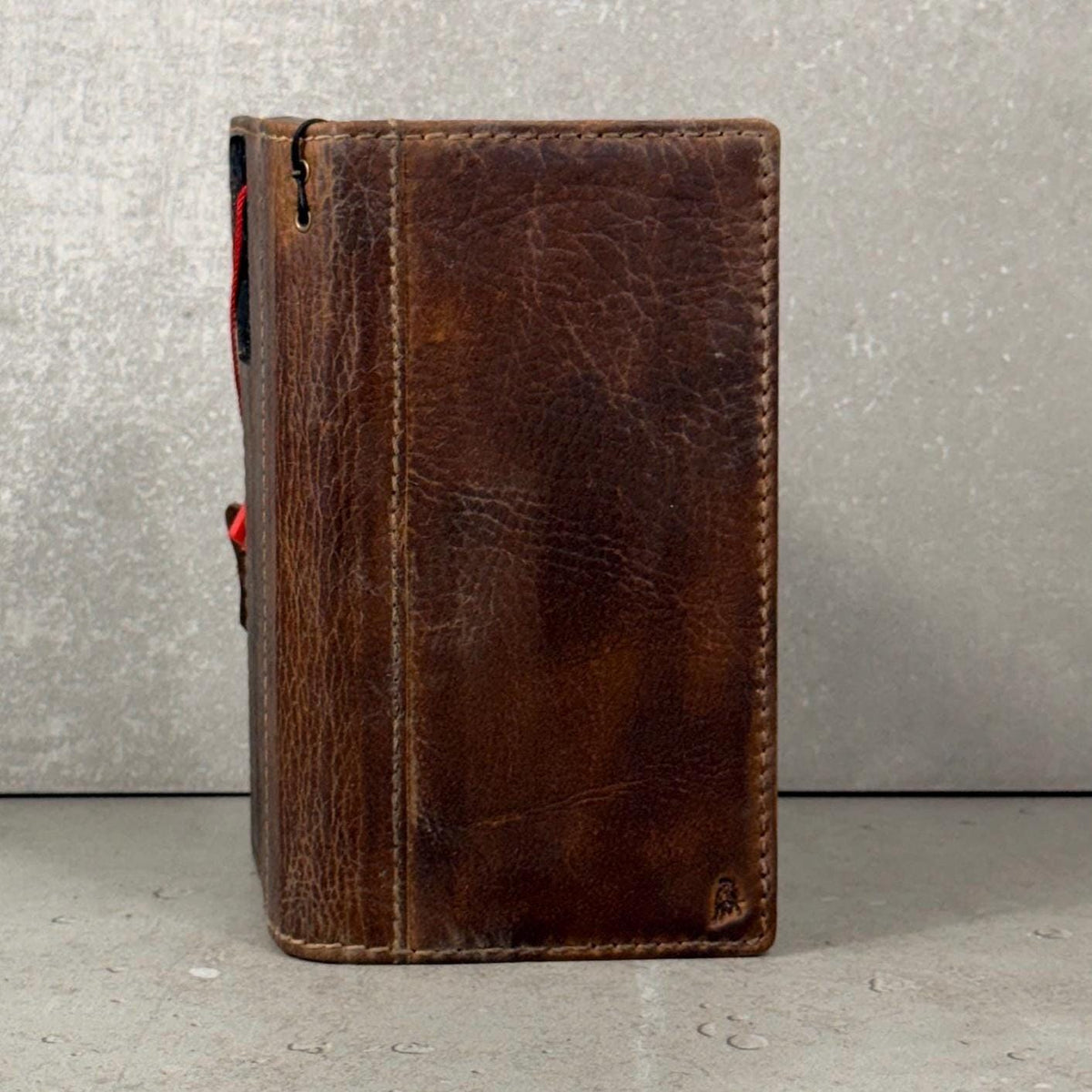 Genuine Leather Galaxy Wallet Case: Vintage Book Style, Card Slots S26 S25