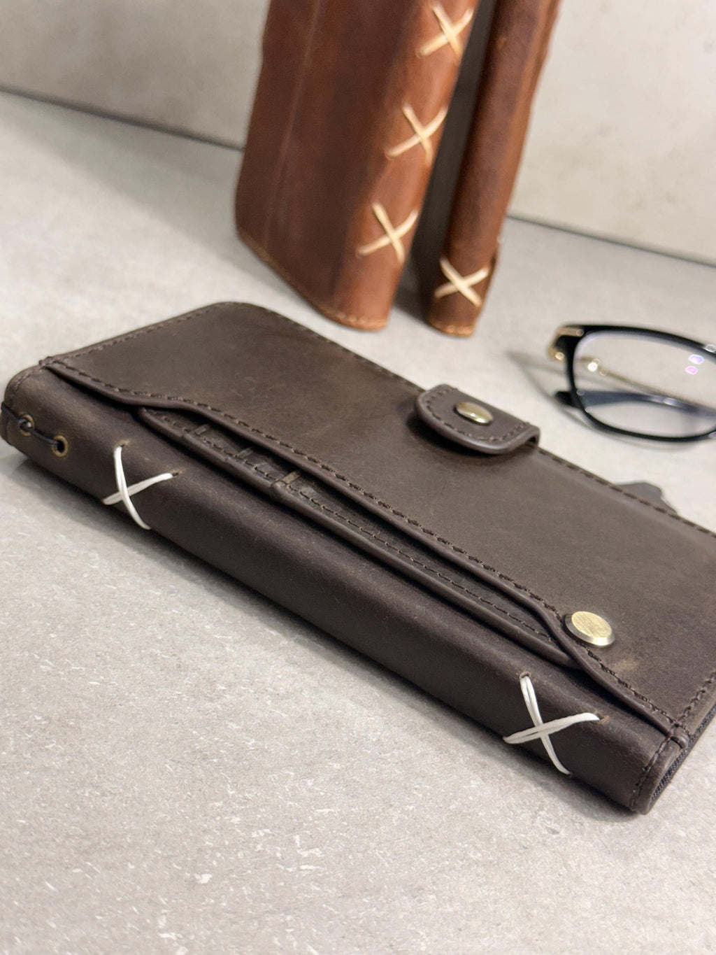 Handmade Leather Wallet Case for Google Pixel: Retro Card Holder with Zipper