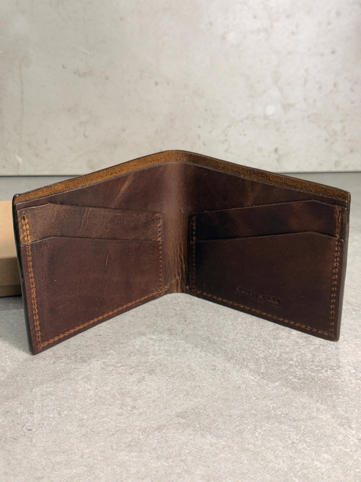 Slim Leather Wallet – Minimalist & Lightweight