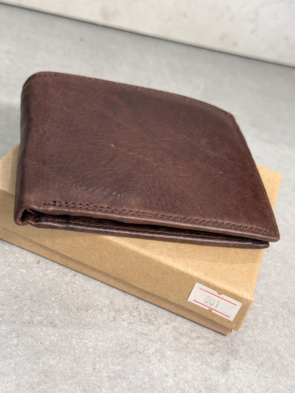 Slim Leather Wallet – Minimalist & Lightweight