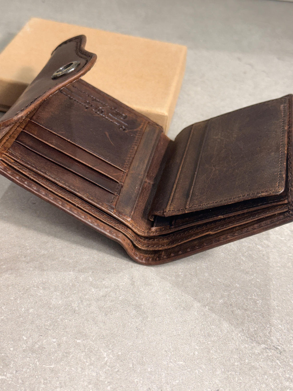 Tik Tak Slim Leather Wallet – Minimalist & Lightweight