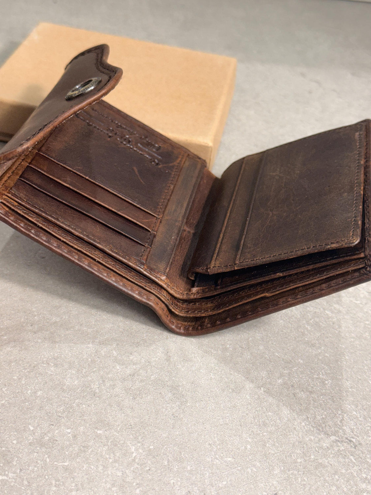 Tik Tak Slim Leather Wallet – Minimalist & Lightweight