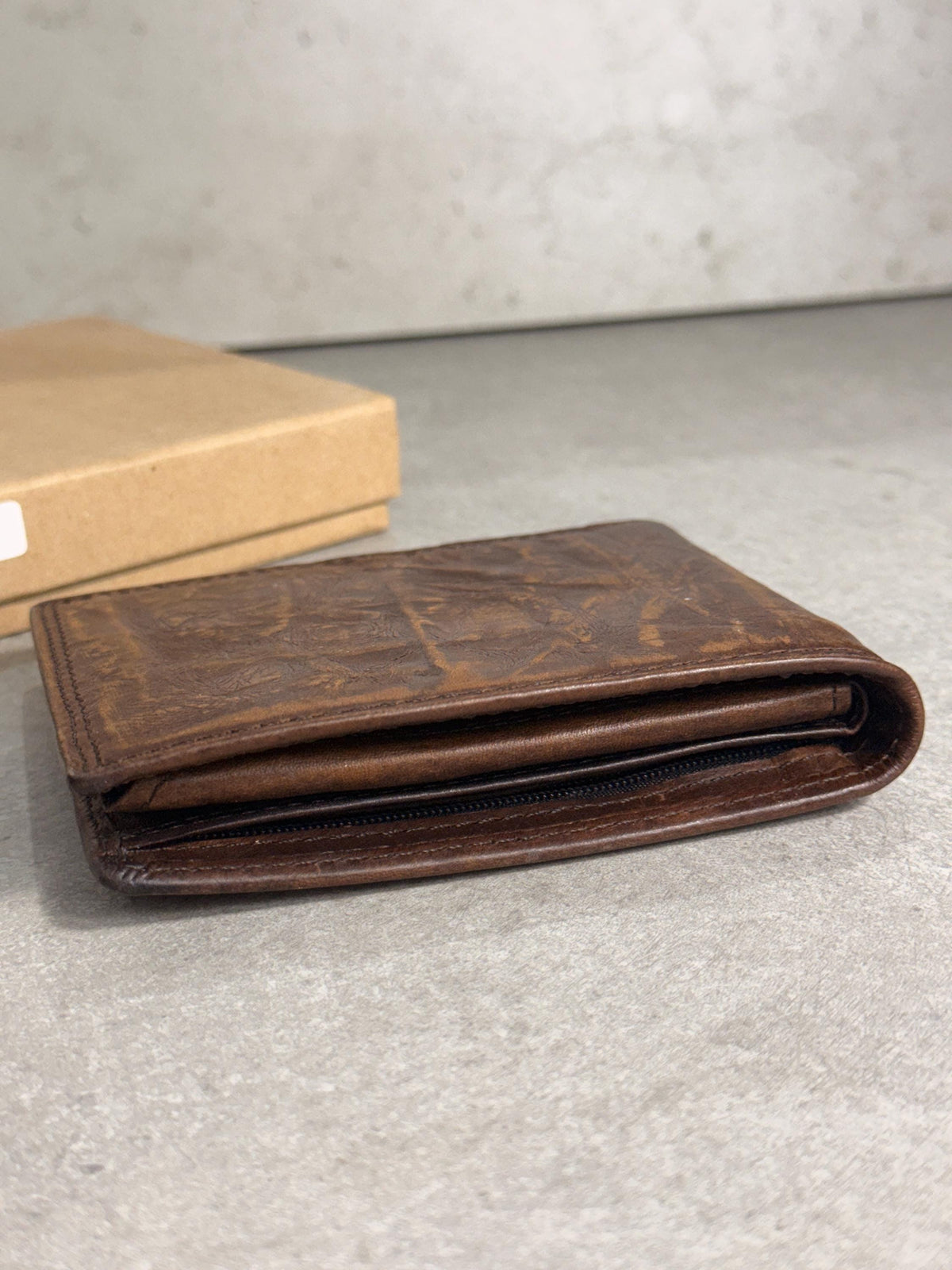 Leather wallet card slots  bill compartments thin design Hand-Stitched  Davidov art